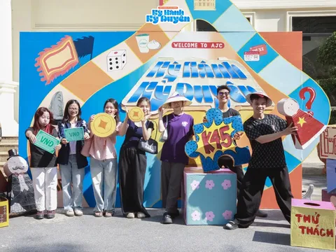 Photobooth Welcome to AJC 2025: Bến hội ngộ rực rỡ cho các tân binh trường Báo