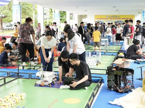 Từ lớp học đến robot: Khi một ngôi trường mới gieo mầm khoa học