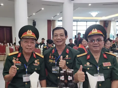 Gặp trưởng xe và lái xe tăng 390 húc đổ cổng chính Dinh Độc Lập ngày 30/4/1975