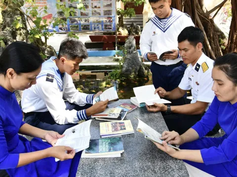 Văn hóa đọc - nét đẹp trầm lắng vẫn lan tỏa nơi đầu sóng Trường Sa