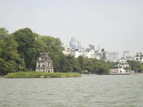 Hồ Gươm qua góc nhìn của bạn bè quốc tế: Từ di sản đến không gian kết nối