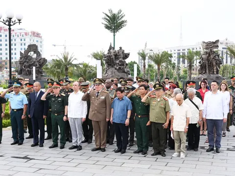 Tưởng niệm các chuyên gia quân sự Cuba hy sinh trong cuộc kháng chiến của nhân dân Việt Nam
