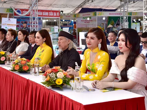 Hoa hậu Mạc Thị Minh tỏa sáng tại Diễn đàn Văn hóa Doanh nhân Việt Nam 2022