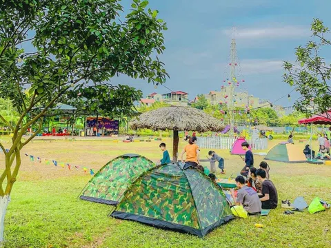 Hãy đến với Phù đổng Green Park các con được thỏa thích vui chơi "hóa thân" thành các bác nông dân chăn dê, cừu, phụ huynh có nơi để cắm trại và sống ảo