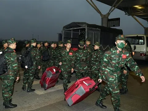 PHOTO: Xúc động tiễn đoàn Quân đội nhân dân Việt Nam sang Thổ Nhĩ Kỳ làm nhiệm vụ cứu hộ