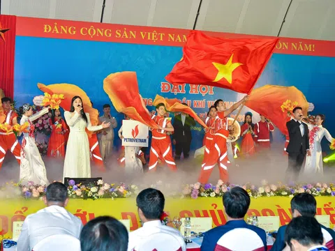 NSƯT Hương Giang cùng dàn sao tỏa sáng tại Chương trình Nghệ thuật “Âm Vang Biển Dầu”