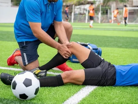 Các chấn thương thường gặp trong bóng đá và cách phòng tránh