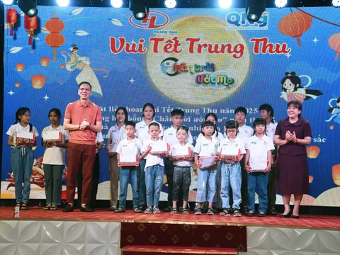 Quảng Ngãi: Thiên Tân Group trao 17 tỷ đồng học bổng “Chân trời ước mơ”