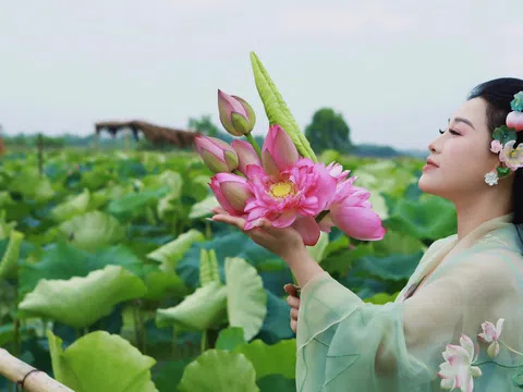NSƯT Hương Giang chia sẻ về tầm quan trọng của việc giáo dục và biểu diễn ca khúc mang âm hưởng dân ca