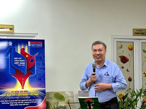 Nhà báo Vũ Xuân Bân chia sẻ với VOV6 về tiểu thuyết "Cây thay lá"