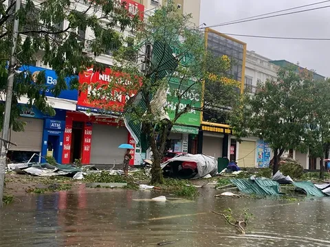 Thủ tướng Chính phủ chỉ đạo khẩn trương khắc phục hậu quả bão số 5 và mưa lũ
