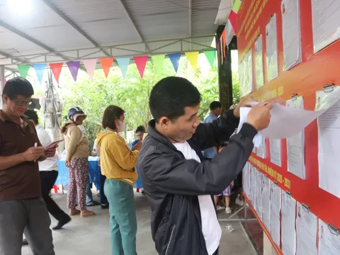 Quê tôi rộn ràng ngày hội bầu cử