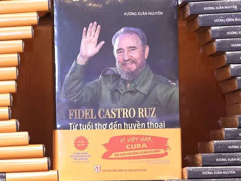 Cuốn sách “Fidel Castro Ruz: Từ tuổi thơ đến huyền thoại” của nhà báo Vương Xuân Nguyên