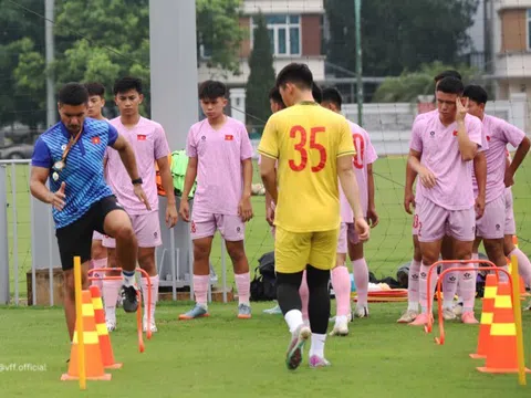 Thủ môn Việt Nam bất ngờ sang Indonesia thi đấu