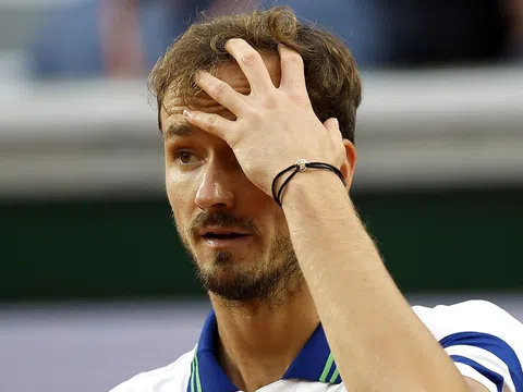 Kết quả tennis 19/6: Medvedev 'ngã ngựa', Dimitrov chung cảnh ngộ