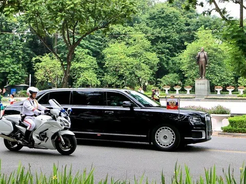 Cận cảnh đoàn xe hộ tống Tổng thống Nga Putin trên đường phố Hà Nội