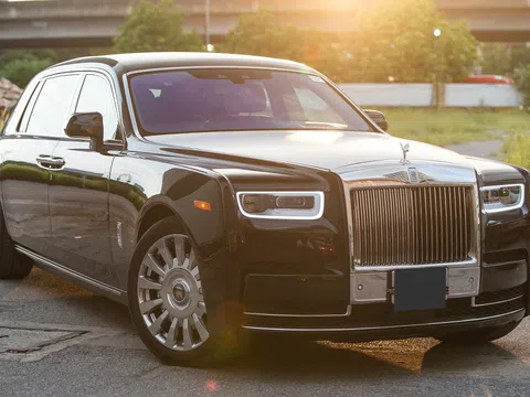 Đại gia Thanh Hóa chơi lớn, tậu luôn “biệt thự di động” Rolls-Royce Phantom VIII trị giá tới 80 tỷ kèm biển số "đặc biệt"