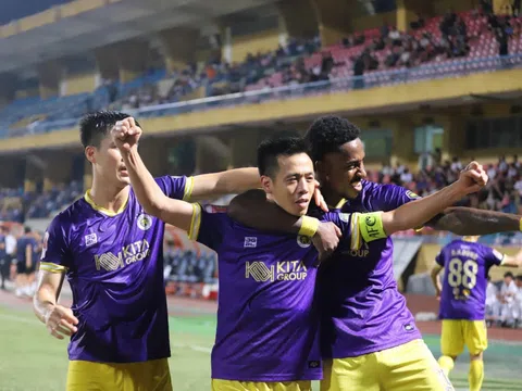 Không được gọi lên ĐT Việt Nam, chân sút số 1 Hà Nội FC lập kỉ lục
