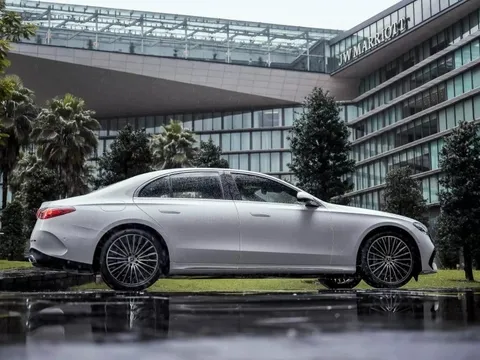 Tăng gần 300 triệu, Mercedes-Benz E 300 AMG có gì đổi mới?