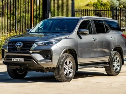 Doanh số thua xa đối thủ, Toyota Fortuner bị khai tử tại một thị trường