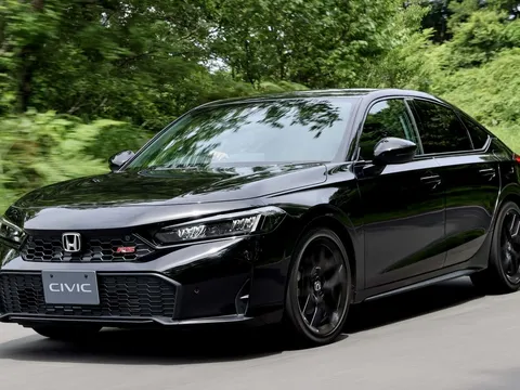Honda Civic RS được làm mới với khung gầm cứng hơn và hộp số sàn 6 cấp