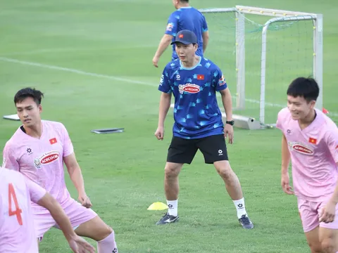 HLV Kim Sang Sik cập nhật hoạt động trước ngày ĐT Việt Nam hội quân