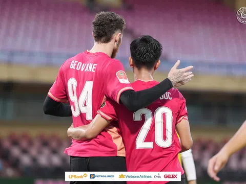 CAHN đón 2 'ngòi nổ' sau sao Việt kiều Pháp