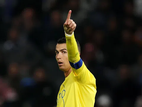 Thua đội hạng 2, NHM Al Nassr nói lời 'gan ruột' về Ronaldo