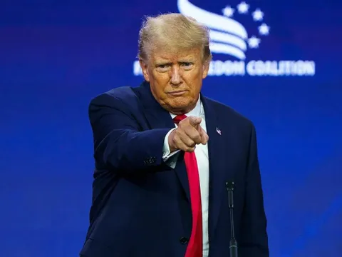 Ông Donald Trump: Tôi không có lựa chọn nào khác ngoài ủng hộ xe điện