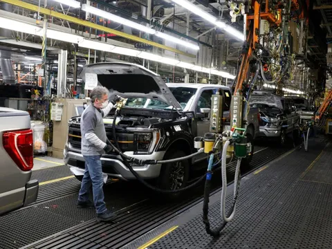 Quá nhiều xe tồn kho, các nhà sản xuất ô tô đối diện khủng hoảng thừa