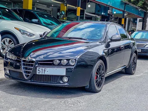 Siêu phẩm hàng hiếm Alfa Romeo 159 JTS 2009 rao bán chỉ ngang xe hạng B