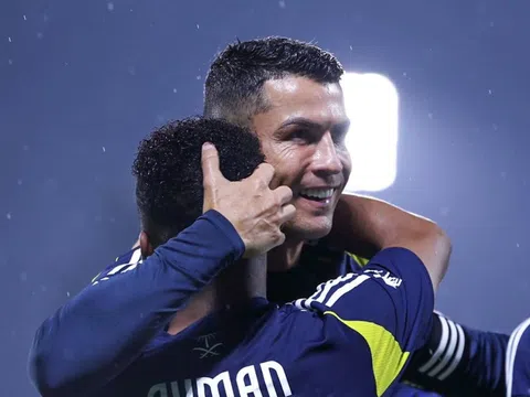 Cristiano Ronaldo lập kỷ lục vô tiền khoáng hậu