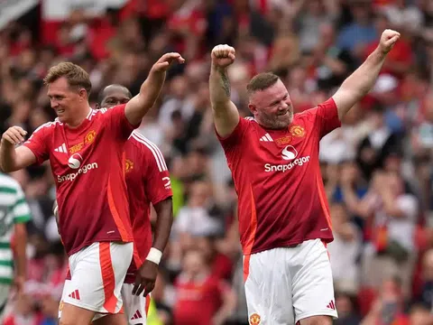 Rooney tự chế giễu mình sau khi ghi bàn cho MU