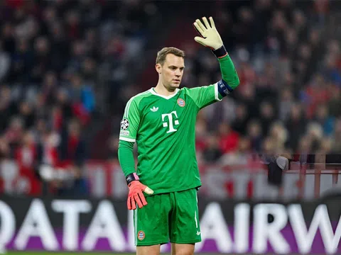 Tại sao Bayern Munich thay thủ môn Neuer đầu hiệp 2?