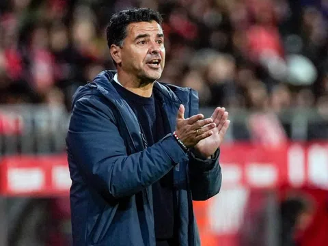 HLV Girona chút buồn vì thua PSG bởi ‘bàn đẻ trứng', Enrique hài lòng