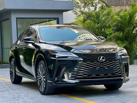 Lexus RX 350 2023 chạy lướt 20.000 km có giá thế nào trên sàn xe cũ?