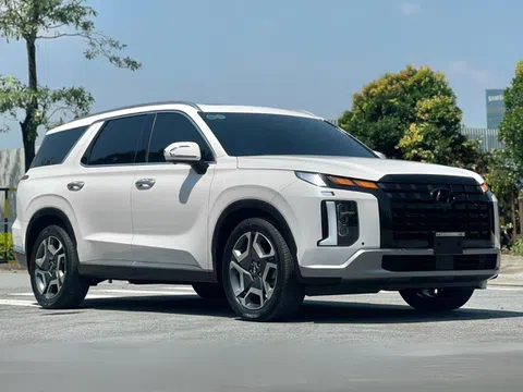 Sử dụng chưa đầy 1 năm, Hyundai Palisade 2023 phiên bản ‘chủ tịch’ được rao bán với giá sốc