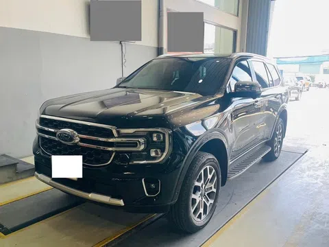 Xe lướt Ford Everest 2023 bản Titanium bán lại với giá bao nhiêu sau 1 năm lăn bánh?