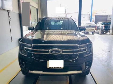 Lăn bánh gần 30.000 km, Ford Everest 2023 chạy lướt lên sàn xe cũ với giá không ngờ