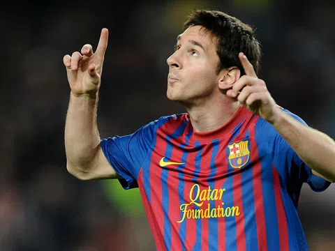 Tại sao Messi lại giơ tay lên trời sau khi ghi bàn?