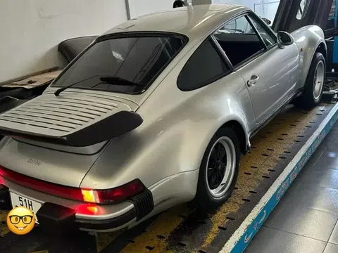 Chiếc Porsche 930 Turbo vừa vào garage của doanh nhân Đặng Lê Nguyên Vũ có gì đặc biệt?