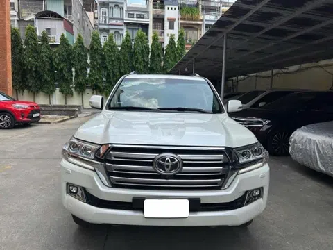 Toyota Land Cruiser VX 2020 rao bán ngang ngửa giá niêm yết sau 4 năm lăn bánh