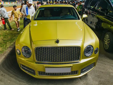 Chiêm ngưỡng siêu xe Bentley Mulsanne EWB hơn 50 tỷ do bà Nguyễn Phương Hằng cầm lái