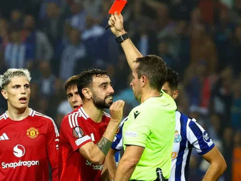 Maguire hóa người hùng, MU hòa chật vật Porto