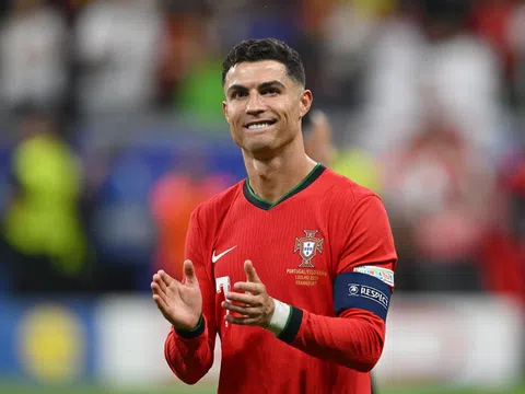 Những màn ăn mừng biểu tượng của Ronaldo: 'Siuuu' vẫn là chân ái