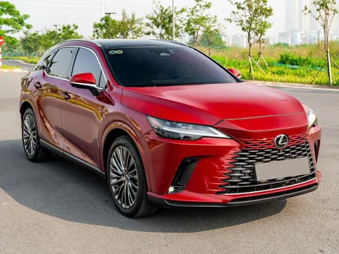 SUV hạng sang Lexus RX 350 2023 rao bán với giá bao nhiêu sau 1 năm lăn bánh?