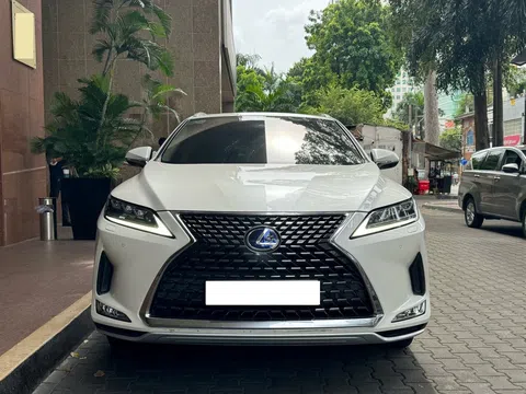 Lăn bánh 2 năm, xe 'siêu tiết kiệm xăng' Lexus RX 450h 2022 bán lại với giá ngỡ ngàng