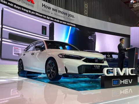 Honda Civic facelift đổ bộ VMS 2024, thêm bản hybrid đấu Toyota Corolla Altis