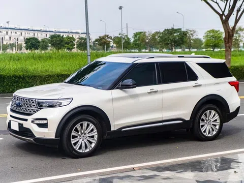 SUV cỡ lớn Ford Explorer 2021 lăn bánh 3 năm rao bán với giá khó tin