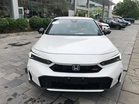 Honda Civic bản nâng cấp đã về đại lý, giá bán thực tế không kèm 'lạc'